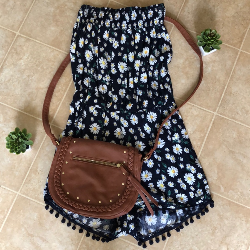 trendy navy daisy romper 🌼
